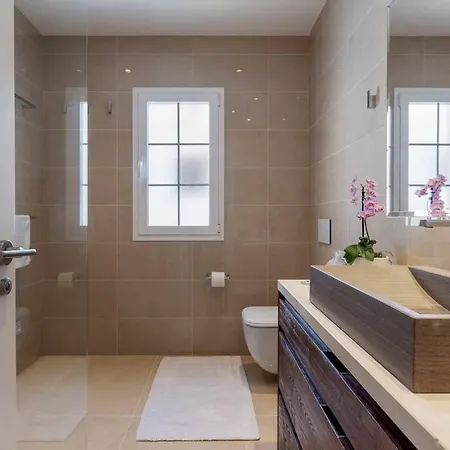 Luxury In Aldea Blanca Close By Beautiful Port And Beaches Of Puerto Banus * מארבלה