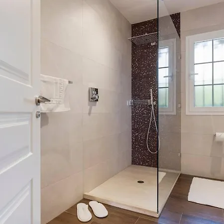 Luxury In Aldea Blanca Close By Beautiful Port And Beaches Of Puerto Banus בית נופש