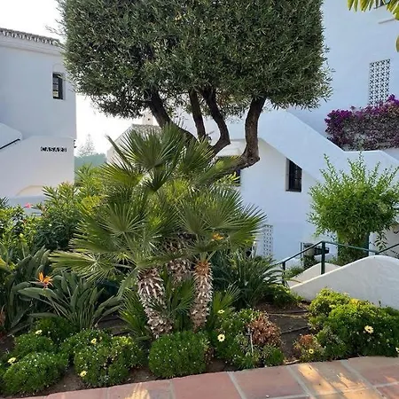 Luxury In Aldea Blanca Close By Beautiful Port And Beaches Of Puerto Banus *